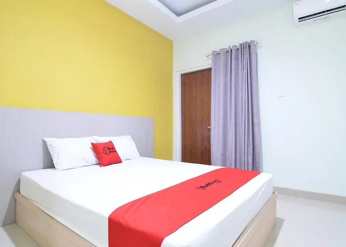 RedDoorz near Museum Keraton Surakarta Hotel Surakarta 